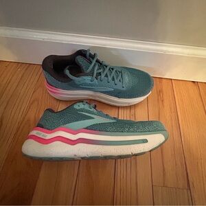 Brooks Ghost Max 2 Women's Shoes - Teal and Pink